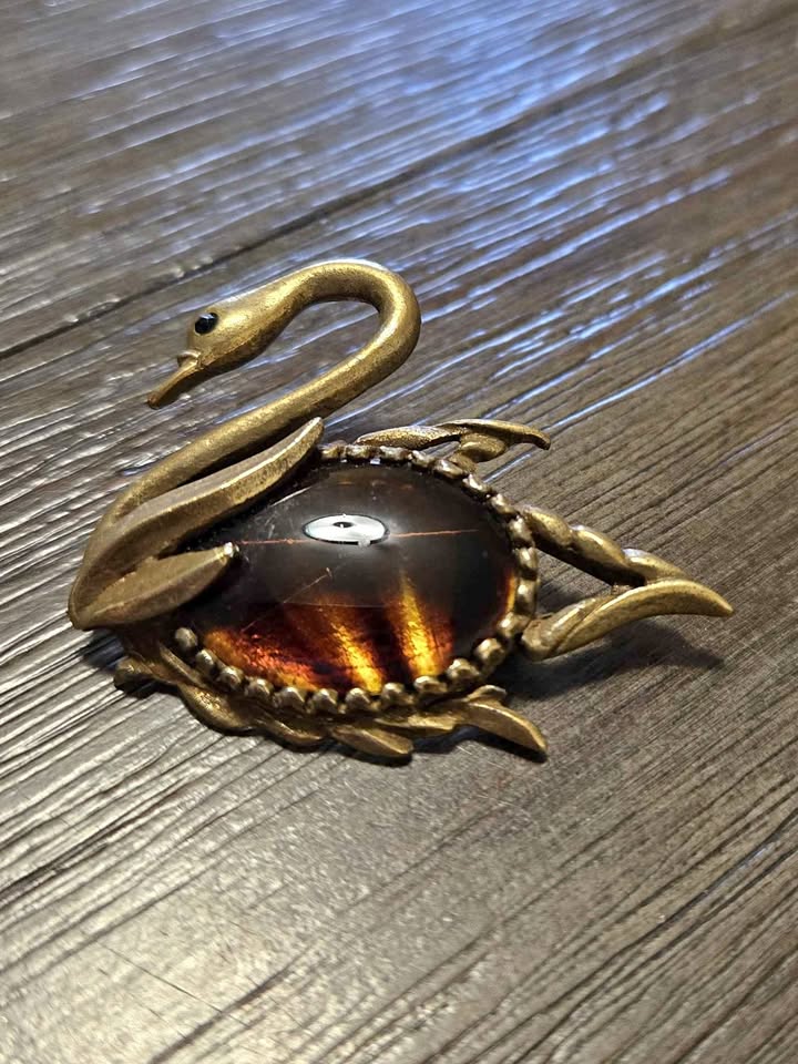 Curved-Neck Swan Pin · Gold-Tone Bird with Brown Inset, additional view — original item photo Curved-Neck Swan Pin · Gold-Tone Bird with Brown Inset, additional view — original item photo