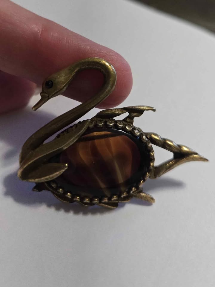 Curved-Neck Swan Pin · Gold-Tone Bird with Brown Inset, additional view — original item photo Curved-Neck Swan Pin · Gold-Tone Bird with Brown Inset, additional view — original item photo