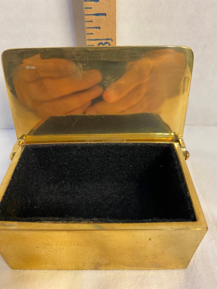 Hibel-Marked Portrait Keepsake Box · Floral Relief Lid, additional view — original item photo Hibel-Marked Portrait Keepsake Box · Floral Relief Lid, additional view — original item photo