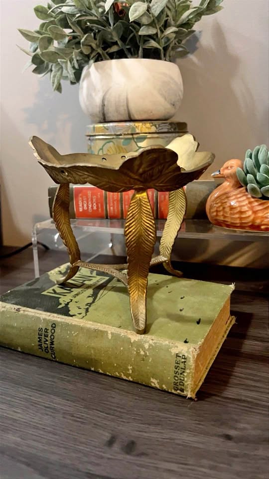 Rose-Leaf Pedestal · Brass-Tone Decorative Stand, additional view — original item photo