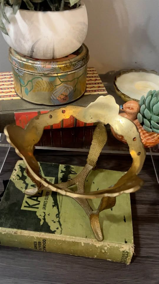 Rose-Leaf Pedestal · Brass-Tone Decorative Stand, additional view — original item photo