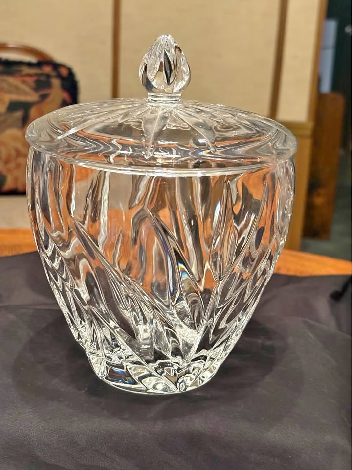 Star Blossom · Signed Gorham Crystal Biscuit Jar & Lid, additional view — original item photo
