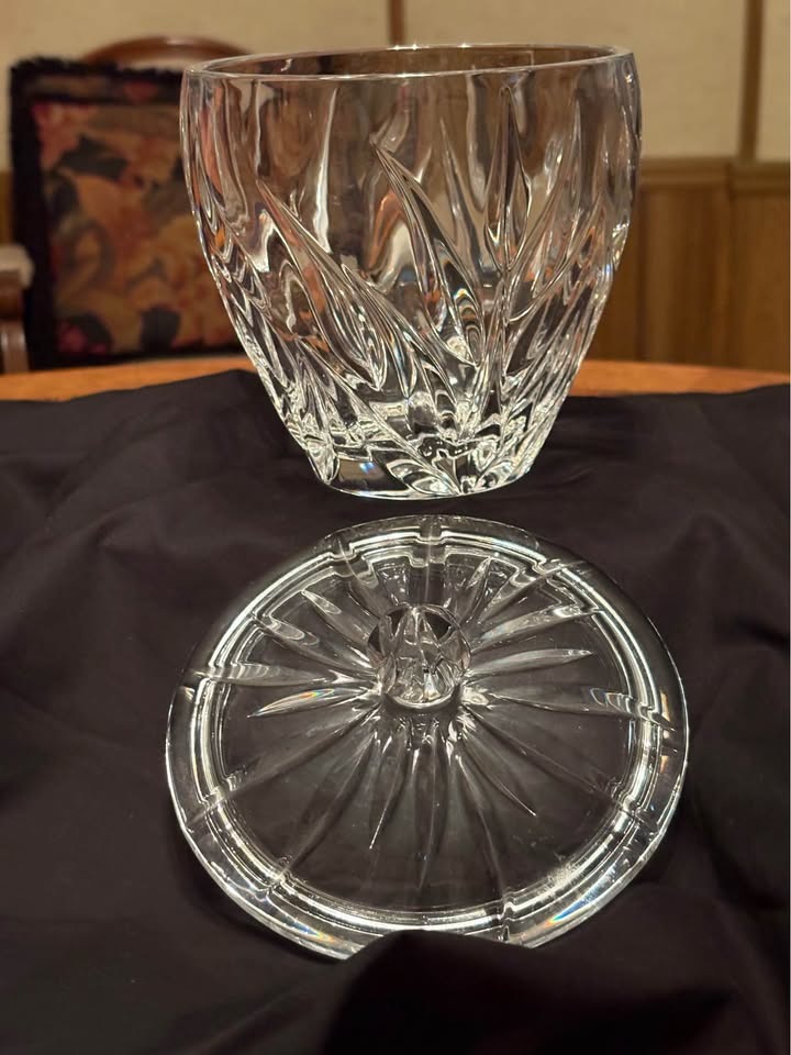 Star Blossom · Signed Gorham Crystal Biscuit Jar & Lid, additional view — original item photo