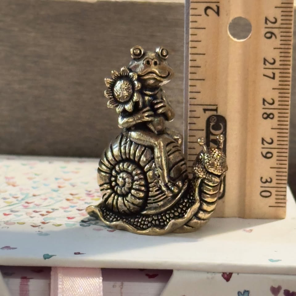 Sunflower Frog & Snail · Tiny Woodland Shelf Figurine, additional view — original item photo